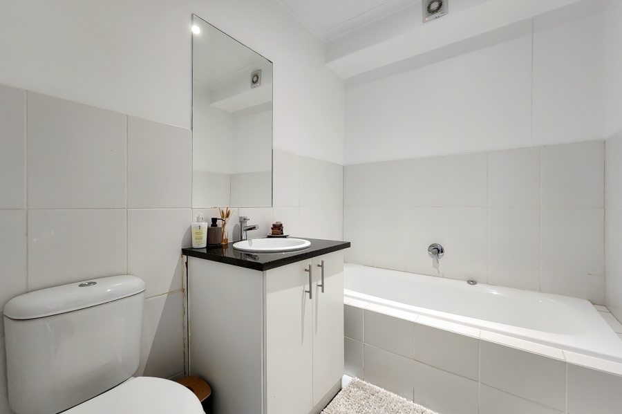 2 Bedroom Property for Sale in Newlands Western Cape